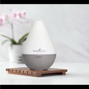 NIB- Never Used Young Living Dewdrop Diffuser